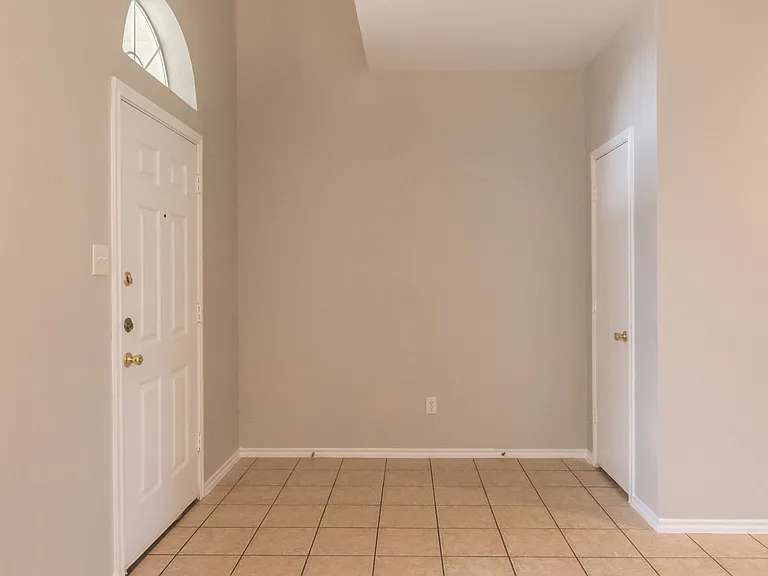 8512 Prairie Wind Trl — Photo 2