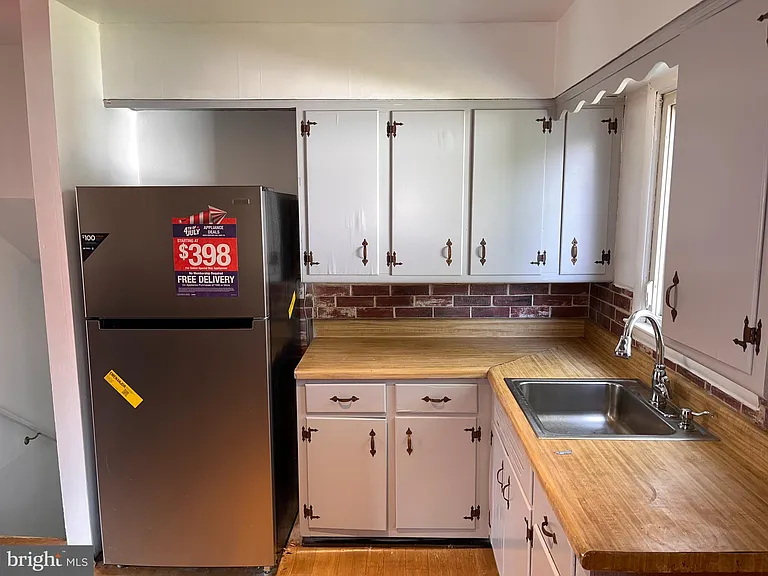 1145 Lower Ferry Rd — Photo 5