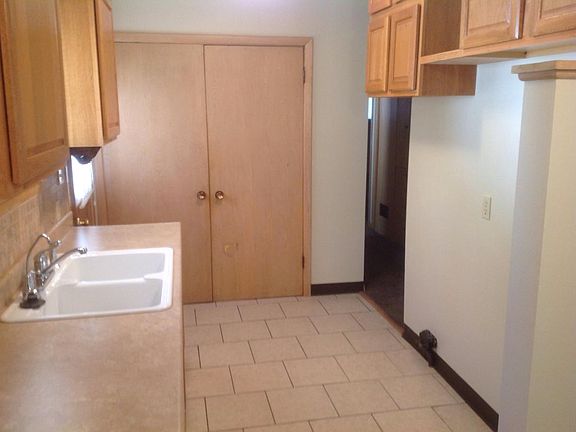 2nd image of 2504 N Washington St APT B