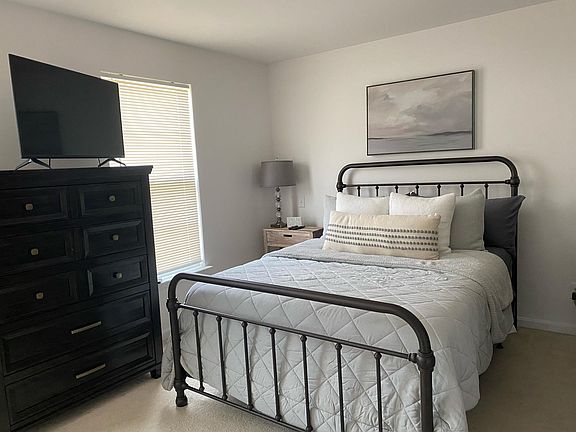 masterbedroom with full bathroom