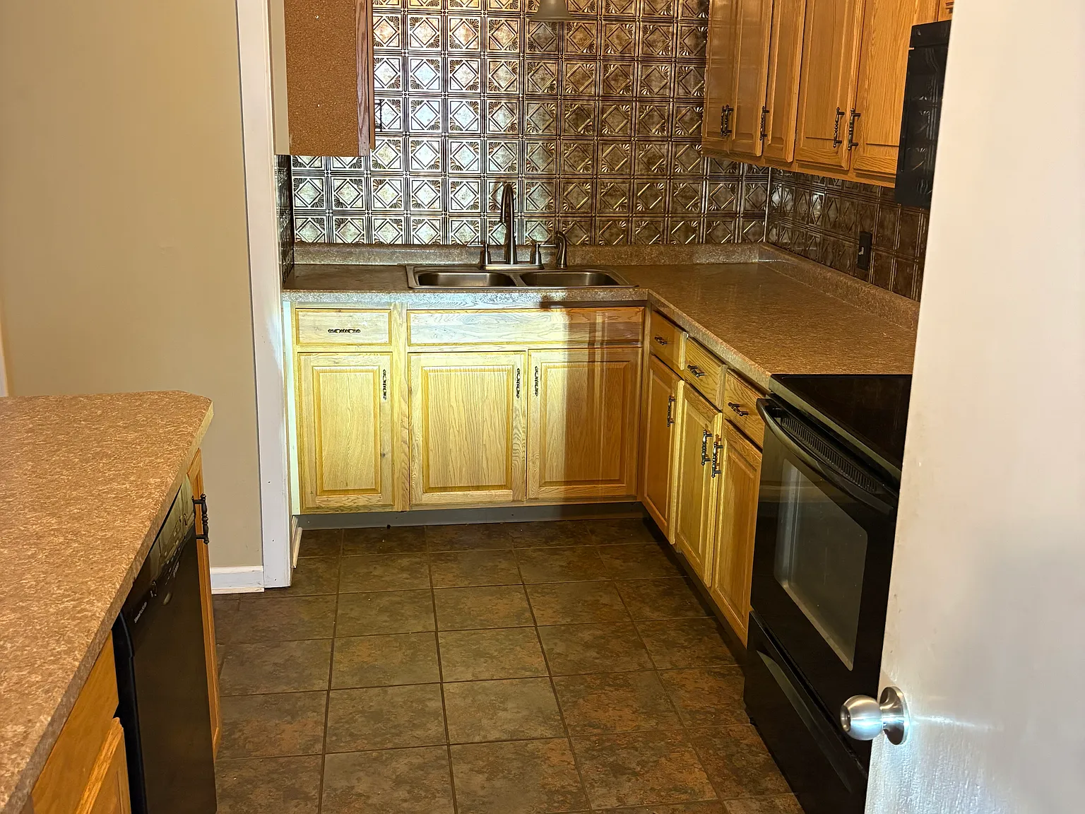 3 bed, 2.5 bath, 1534 sqft, $2,199 — Photo 2