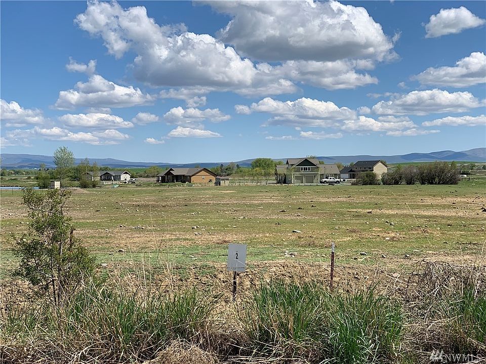 2nd image of 2 Heron Farm Ln