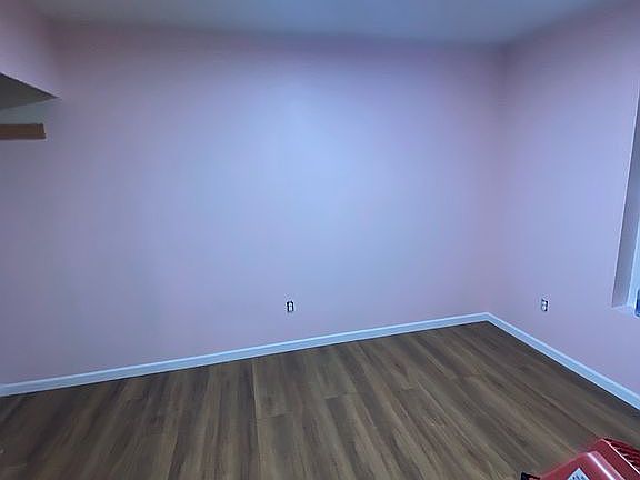 3rd image of 518 Karen Ct