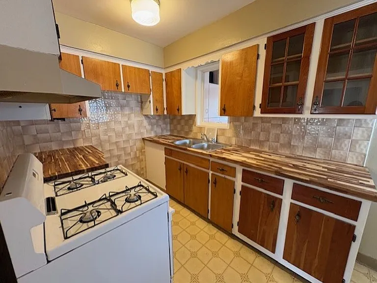 1724-1726 Tanglewood Dr — Photo 5