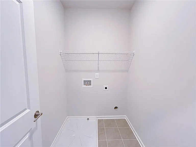 2586 Mills Commons Dr — Photo 16