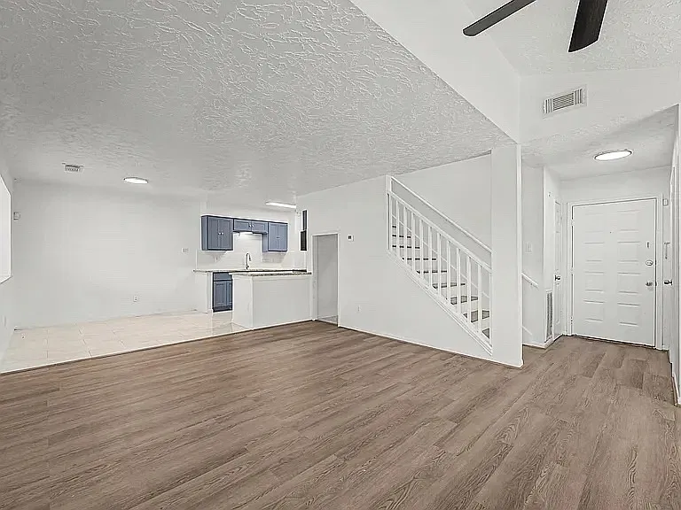 8334 Country View Dr — Photo 3