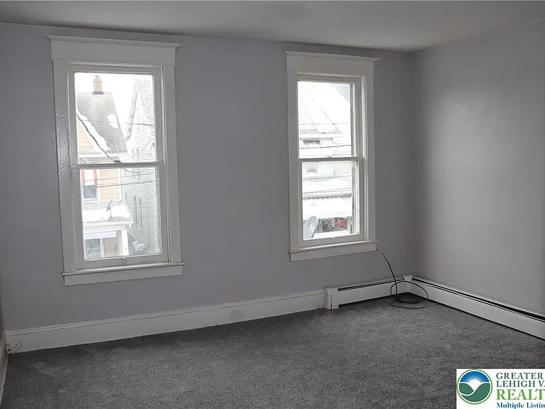 319 N Columbia St — Photo 11