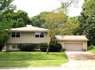426 W Hillcrest Dr, Dekalb, IL 60115