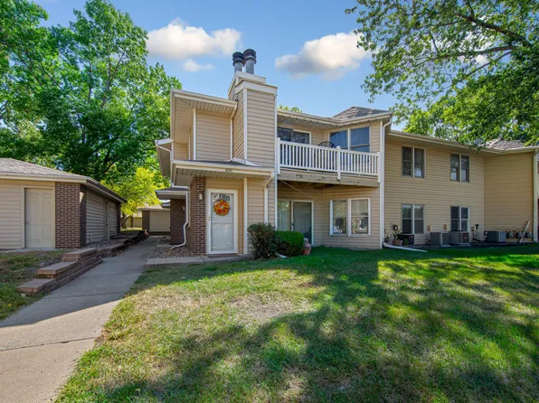 1042 E Travelers Trl, Burnsville, MN 55337