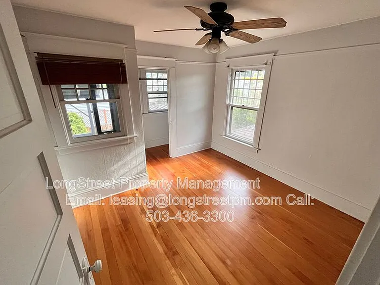 3819 SE Washington St — Photo 9