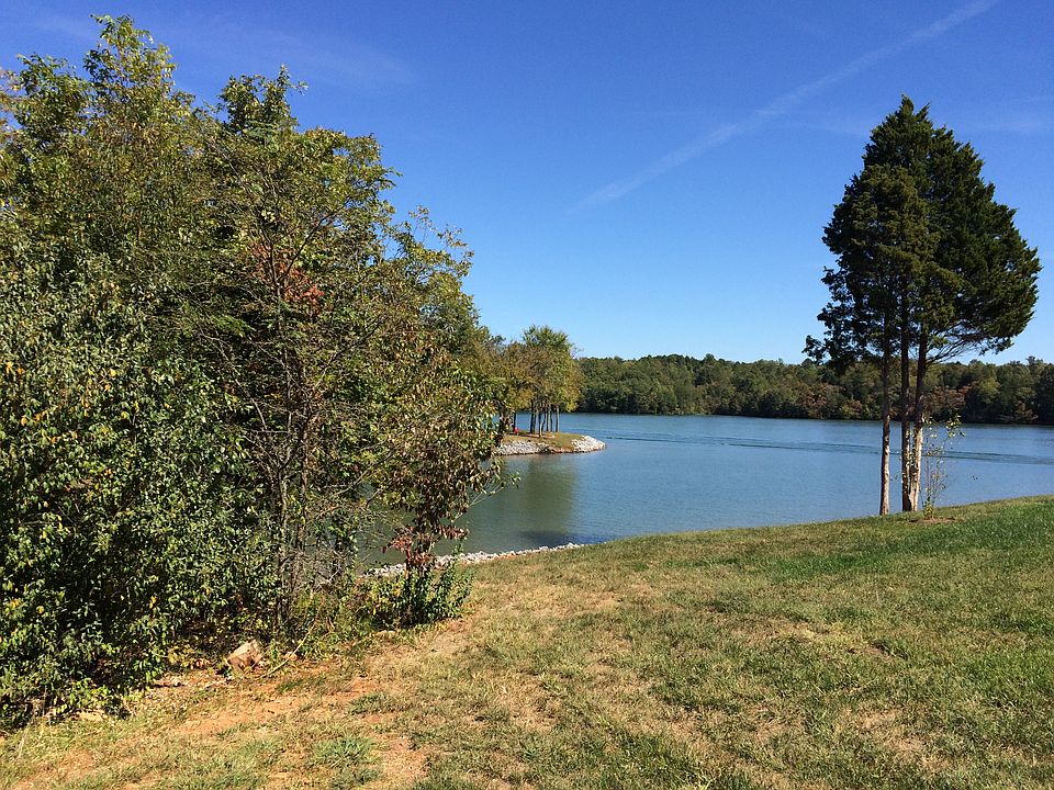 Spectacular lake front views