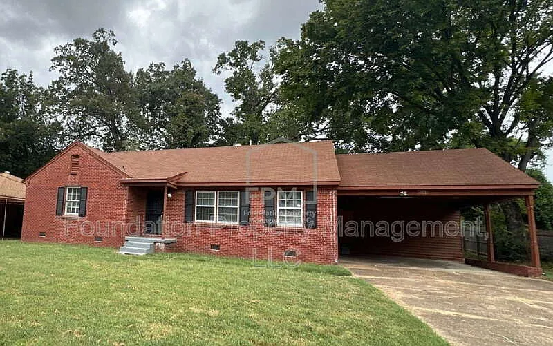 4 bed, 2.0 bath, 1876 sqft, $1,395 — Photo 2