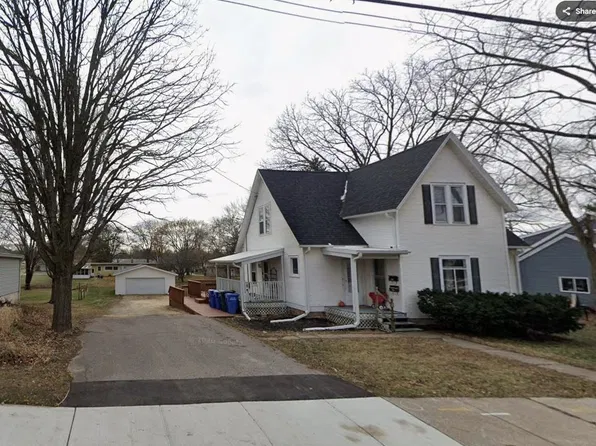 714 8th St, Baraboo, WI 53913