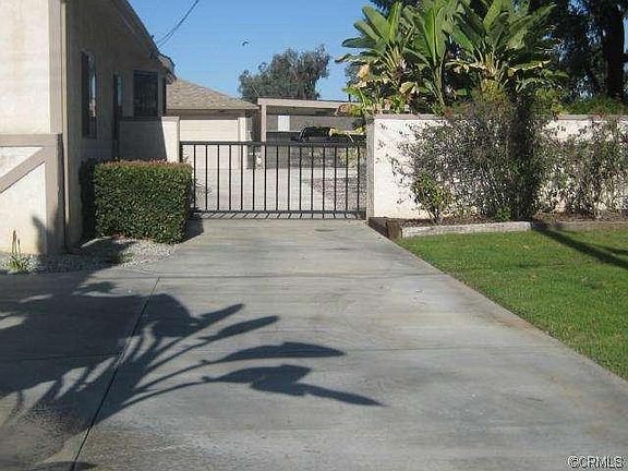 Side Driveway to the Garage and Carport