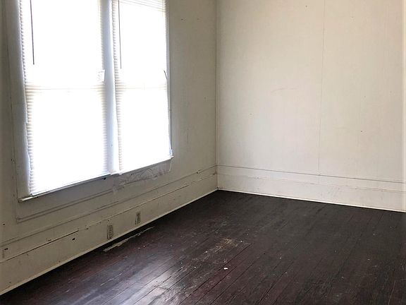 3rd image of 709 S Walnut St