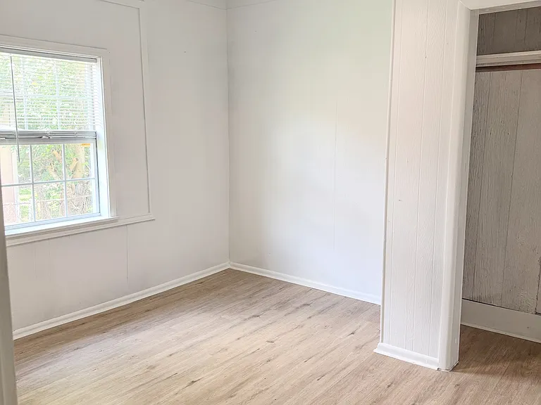 2385 Poplar St — Photo 9