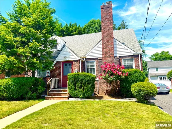 27 Monterey Ave, Teaneck, NJ 07666