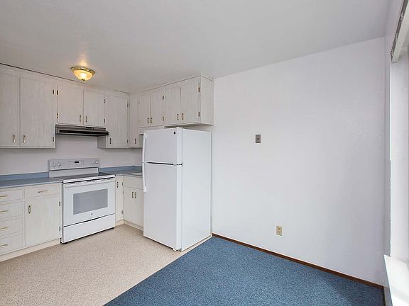 4th image of 590 2nd Ave APT 2