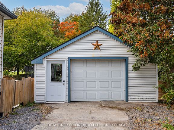 5th image of 657 Collins Bay Rd