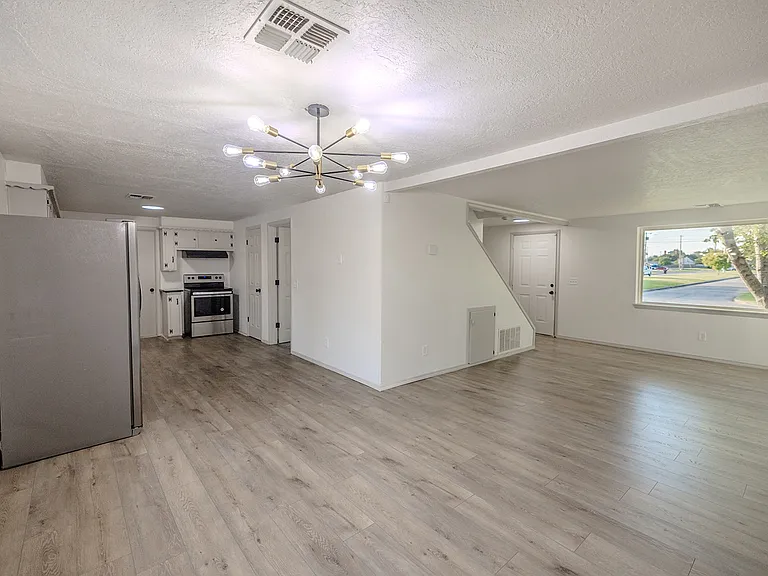 912 SW 5th St — Photo 14