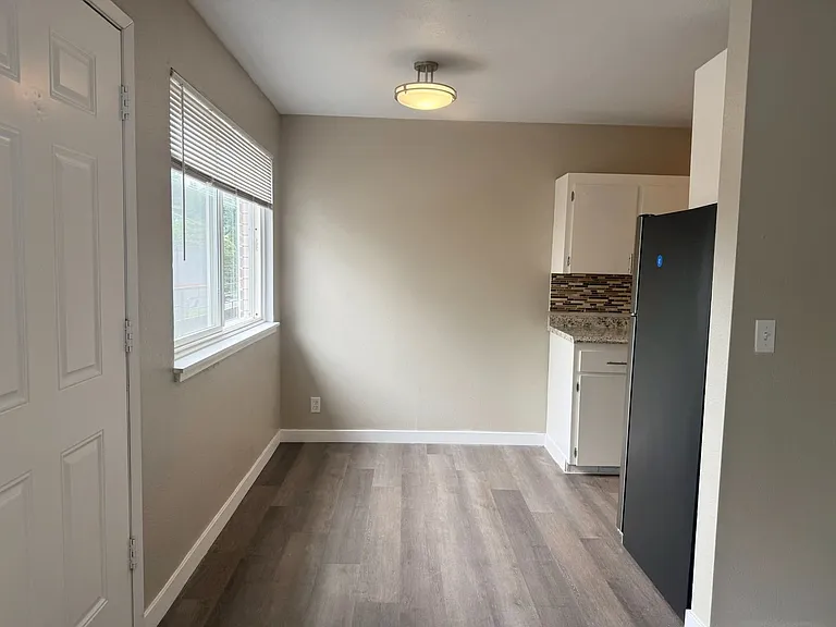 39th Ave Flats — Photo 32
