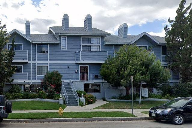 1st image of 4235 Whitsett Ave APT 204