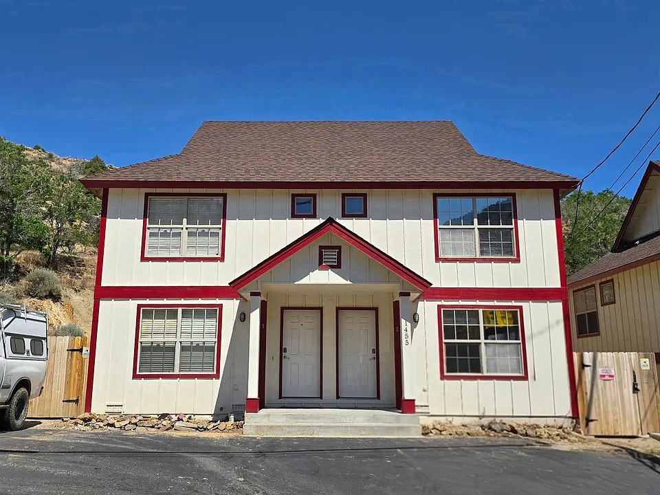1455 N Main St