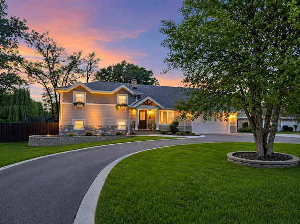 7210 Leonard Dr, Darien, IL 60561