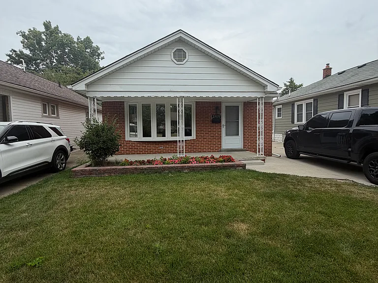 23133 Park St — Photo 1