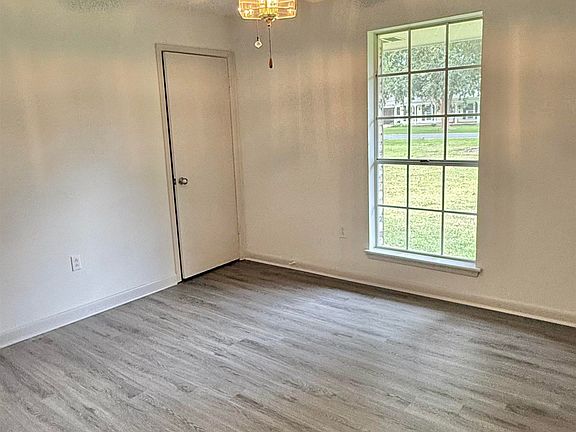 3rd image of 9394 Meadow Ln