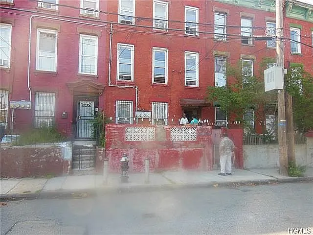 325 Concord Ave photo 1