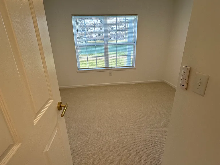 Lenox Dr — Photo 10