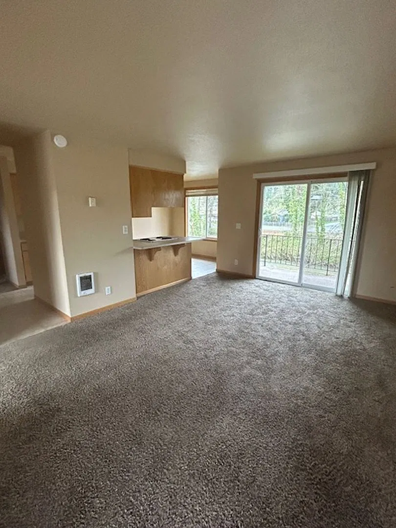 Riverside Apartments — Photo 2