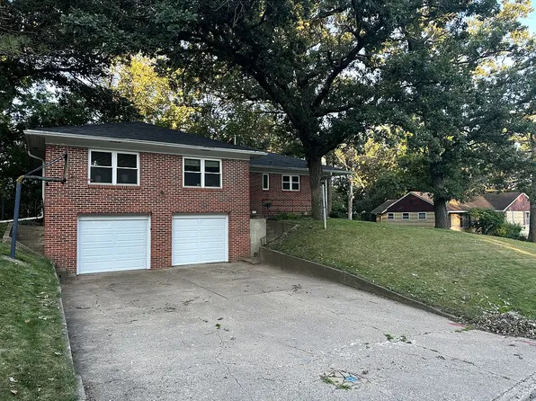 74 Westwood Dr, Estherville, IA 51334