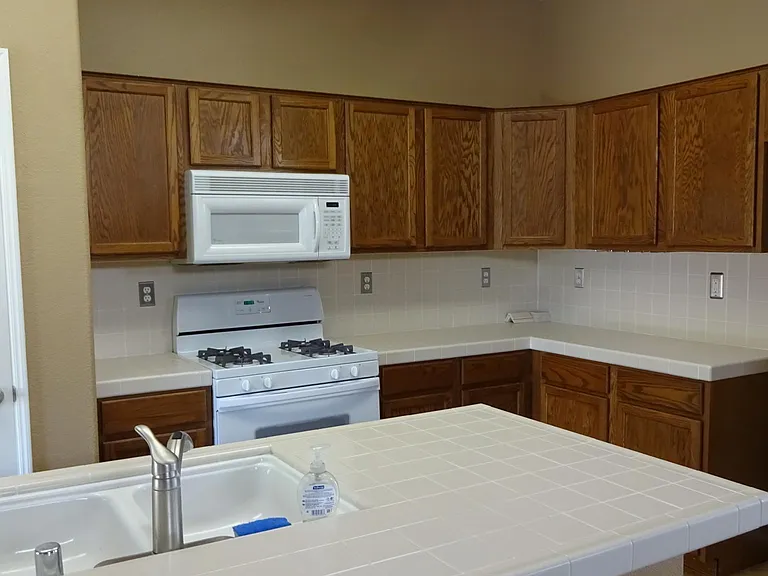 2604 E Christopher Dr — Photo 6