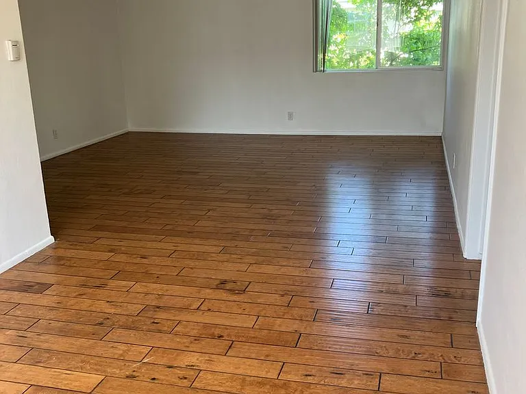 1935 Cloverfield Blvd — Photo 21