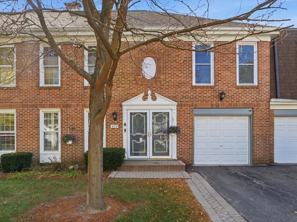 895 Garfield Ave, Libertyville, IL 60048