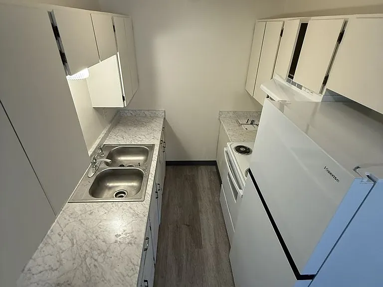 220 N Ivy St — Photo 4