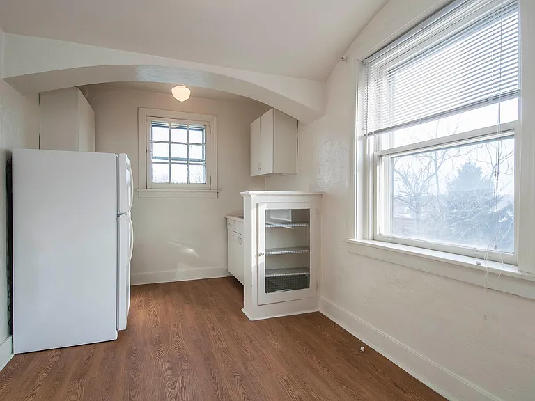 5646 Hobart St #6 — Photo 11