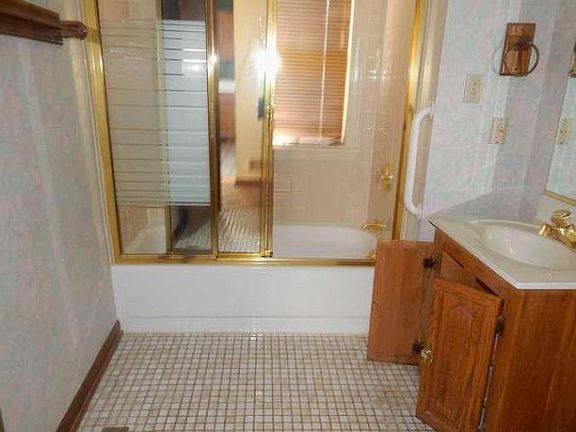 3rd image of 206 Central Park Ave