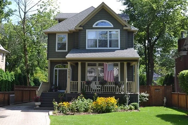 244 Mary St photo 1