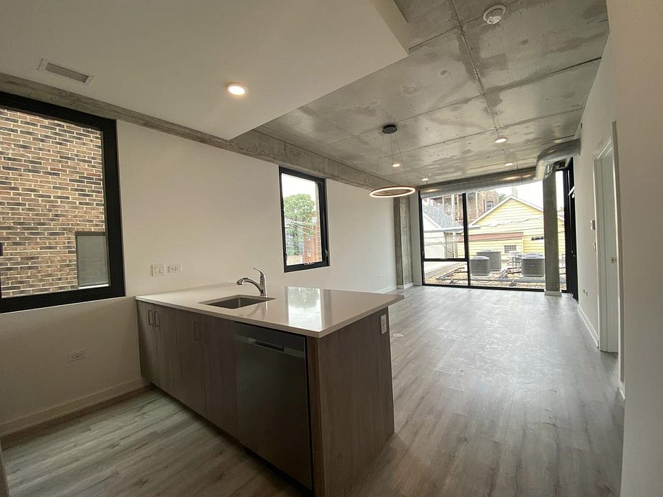 Beautiful open kitchen/living room