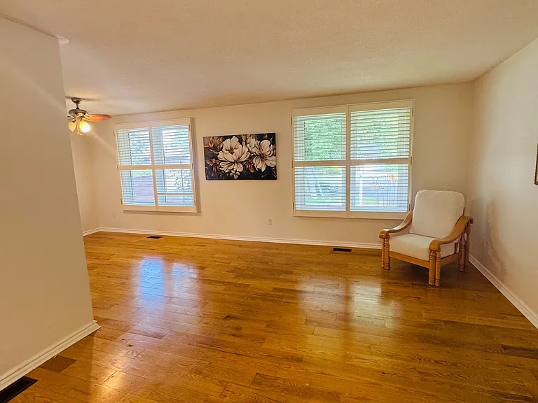3361 Rexway Dr — Photo 3