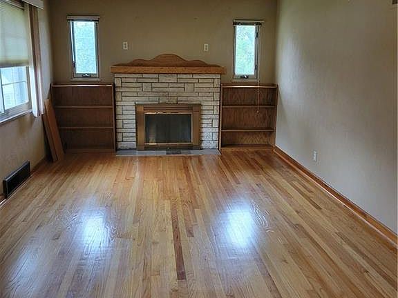 3rd image of 7032 Lathrop Ave