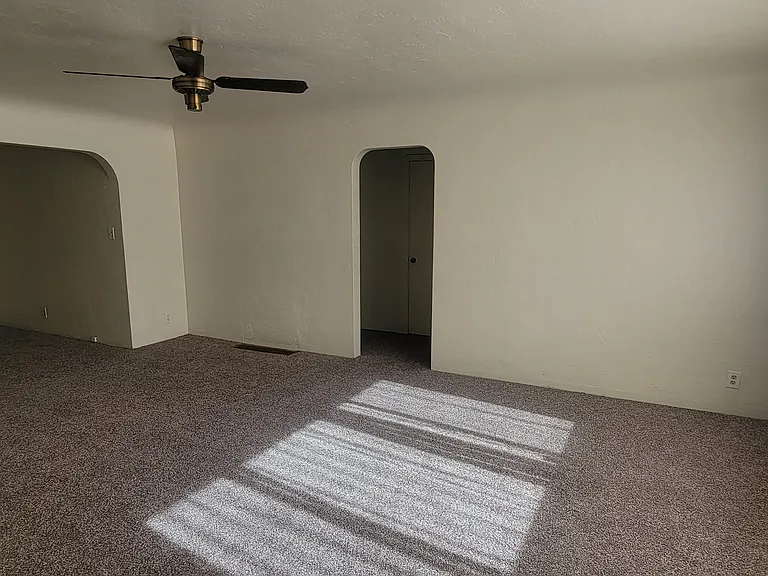 516 Acacia Ave — Photo 8