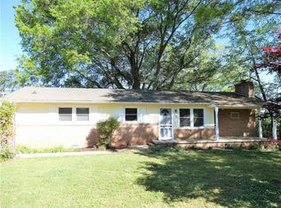 325 Circle Dr, Seneca, SC 29678