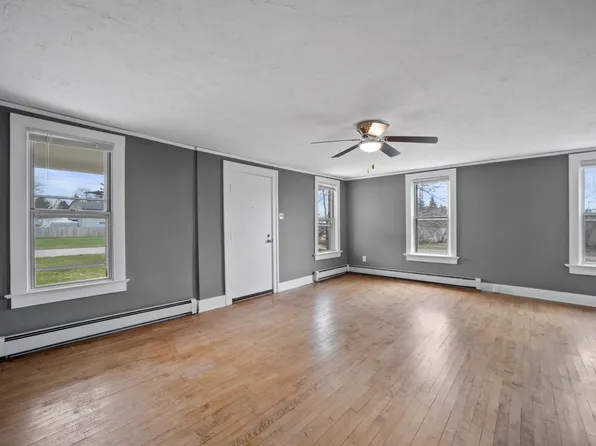 341 Zion St, Hartland, WI 53029