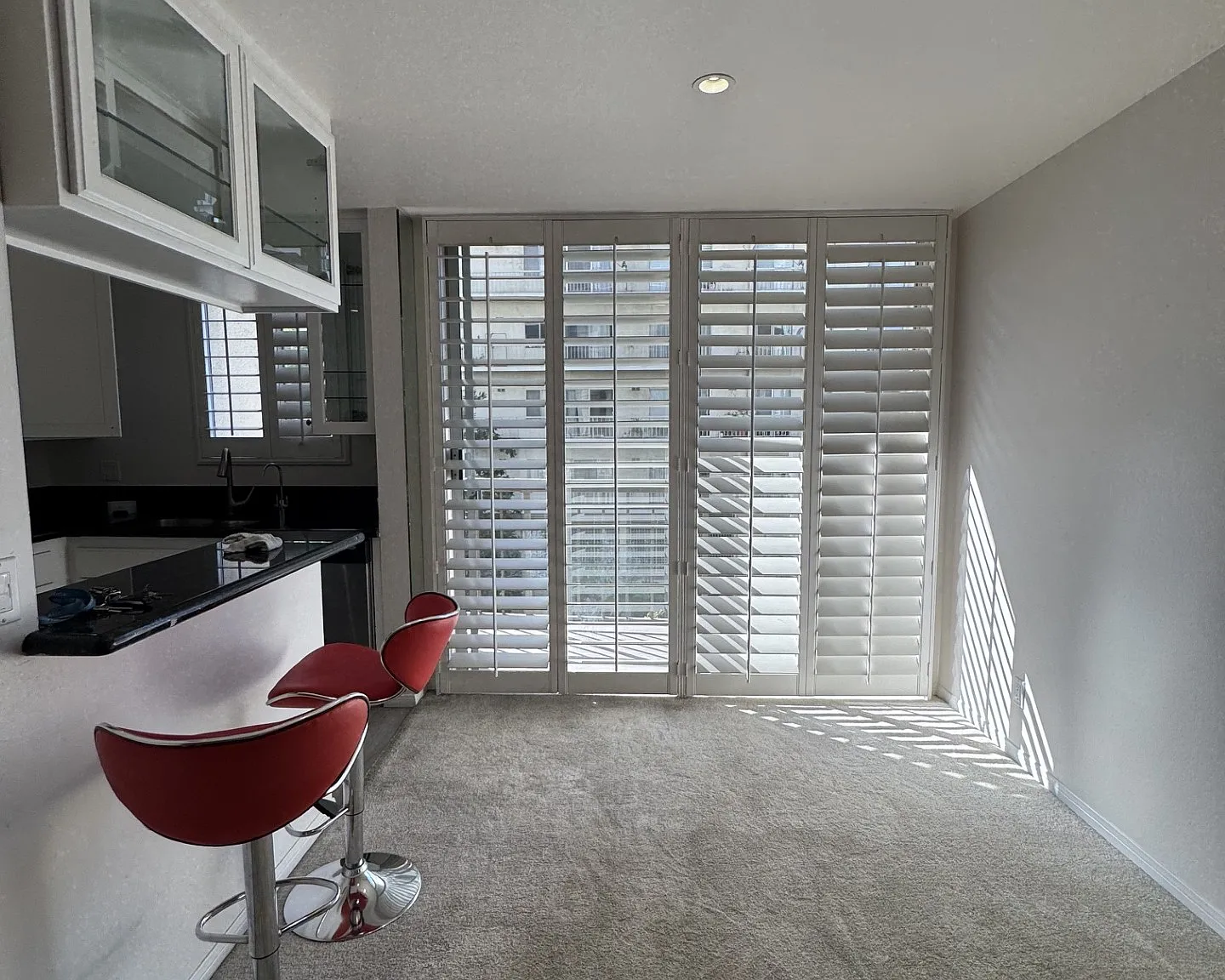 2 bed, 1076 sqft, $3,700 — Photo 3