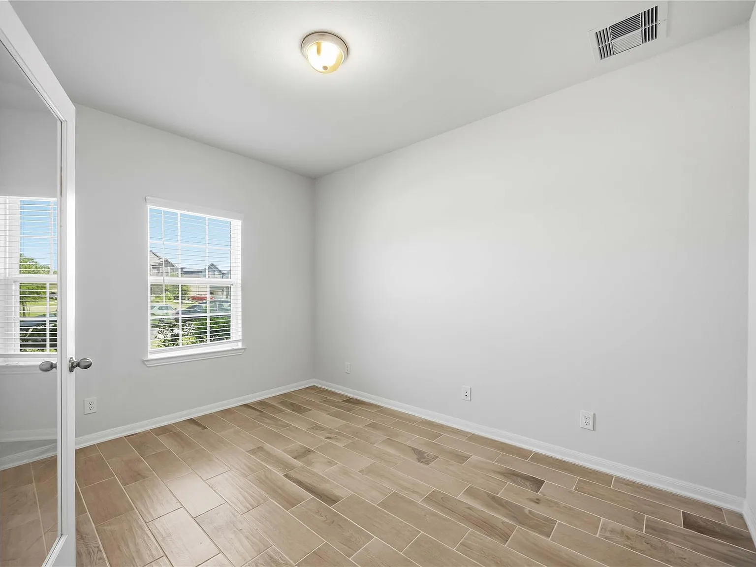 4 bed, 3.5 bath, 2890 sqft, $2,999 — Photo 4