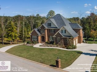 11052 Bridgestone Dr, Soddy Daisy, TN 37379